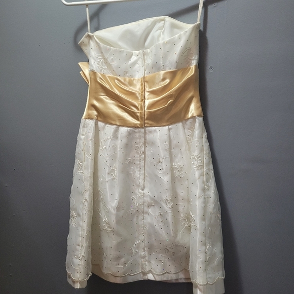 Gunne Sax Jessica McClintock White and Gold Strapless Formal Dress - Picture 9 of 9